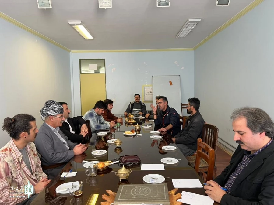 نشست صمیمی مدیر عامل انجمن هنرهای نمایشی استان با هنرمندان تئاتر شهرستان سردشت
 2