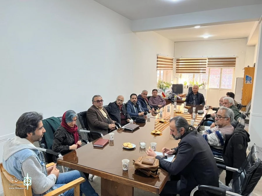 نشست جمعی از پیشکسوتان و هنرمندان تئاتر مهاباد
 2