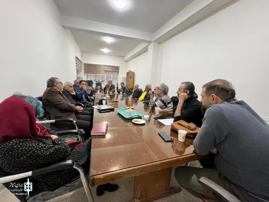 نشست جمعی از پیشکسوتان و هنرمندان تئاتر مهاباد
 2