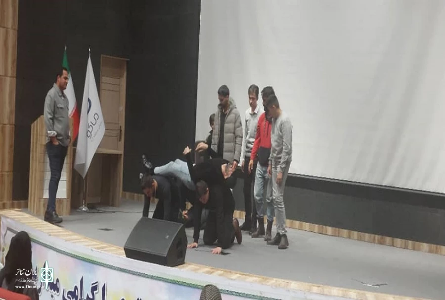 کارگاه آموزش بازیگری در شهرستان ماکو برگزار شد.
 2