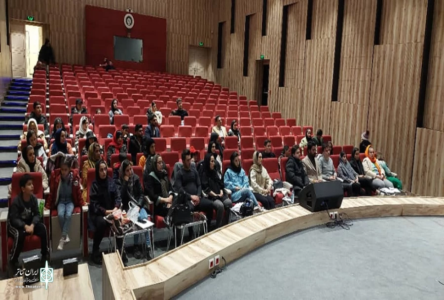 کارگاه آموزش بازیگری در شهرستان ماکو برگزار شد.
 2