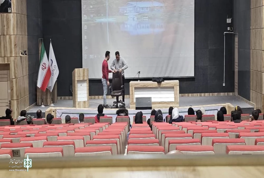 کارگاه آموزش بازیگری در شهرستان ماکو برگزار شد.
 2