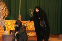 نمایش کمدی «زینت زن » در شهرستان نقده به صحنه رفت