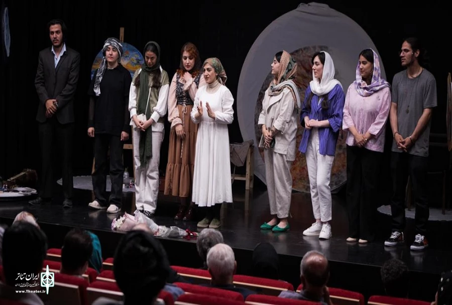 نمایش «دوایین ده‌نگ - واپسین صدا» در مهاباد اجرا شد.
 2