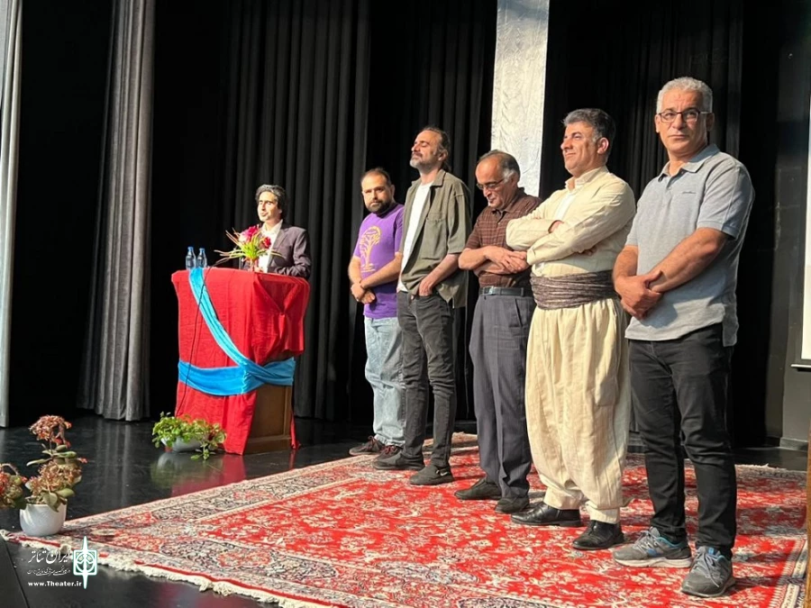 مراسم اهدای گواهی آموزش بازیگری با حضور مسئولان و‌ هنرمندان در شهرستان مهاباد
 3