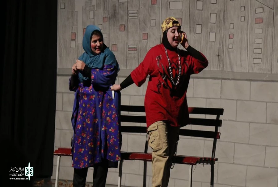 نمایش «بیرەوەری - خاطرات» در شهرستان مهاباد به اجرا در آمد.
 2