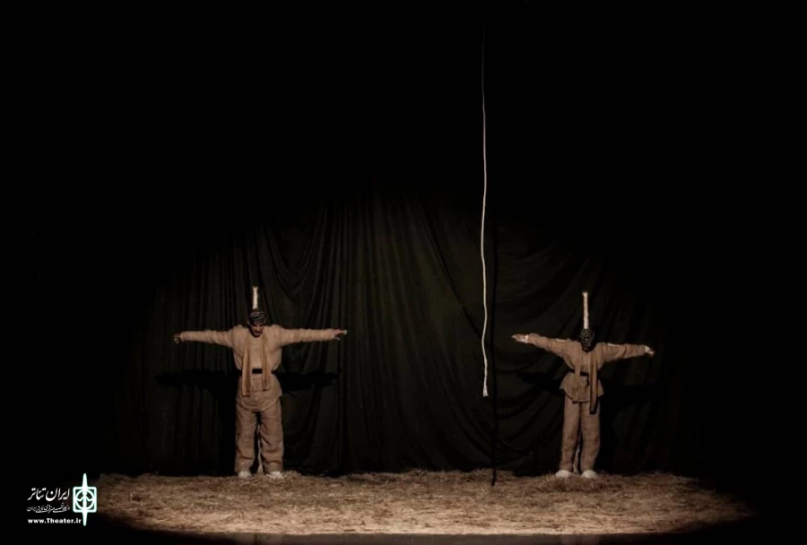 نمایش « ستاره‌ها به همه چشمک می‌زنند» در شاهیش دژ به اجرا در آمد.
 2