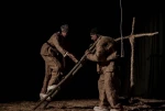 نمایش « ستاره‌ها به همه چشمک می‌زنند» در شاهیش دژ به اجرا در آمد.
 2