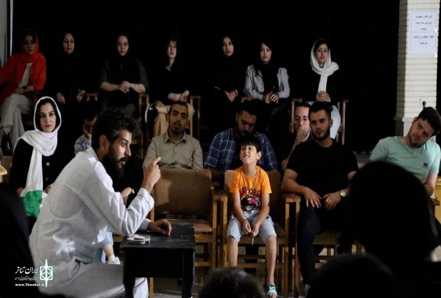 نمایش «حصار» در شهرستان ماکو اجرا شد
 2