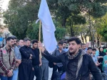 دومین جشنواره استانی تئاتر خیابانی «زاب» پیرانشهر در میان استقبال پرشور تماشاگران شروع به کار کرد.
 2