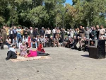 شش اثر در روز دوم دمین جشنواره تئاتر خیابانی «زاب» پیرانشهر به اجرا در آمد.
 2
