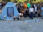 شش اثر در روز دوم دمین جشنواره تئاتر خیابانی «زاب» پیرانشهر به اجرا در آمد.
 2