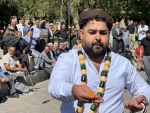 شش اثر در روز دوم دمین جشنواره تئاتر خیابانی «زاب» پیرانشهر به اجرا در آمد.
 2