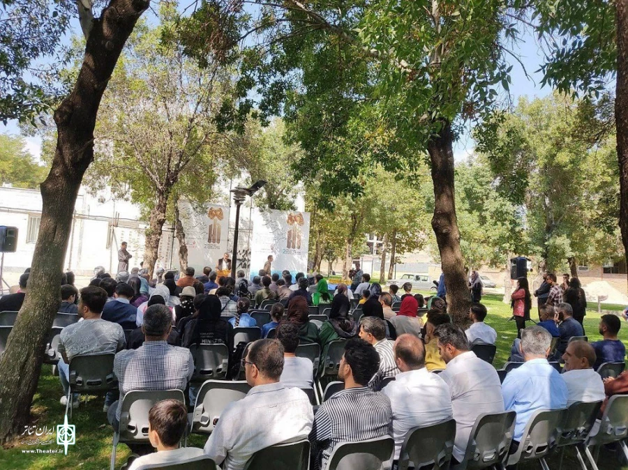 دومین جشنواره استاتی تئاتر خیابانی «زاب» شهرستان پیرانشهر برگزیدگان خود را شناخت.
 2