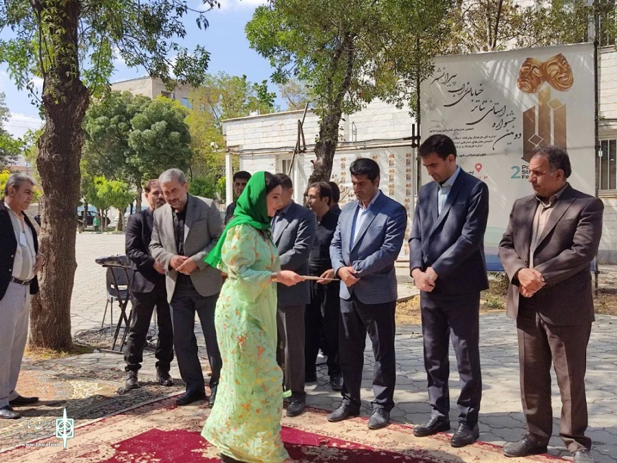 دومین جشنواره استاتی تئاتر خیابانی «زاب» شهرستان پیرانشهر برگزیدگان خود را شناخت.
 2