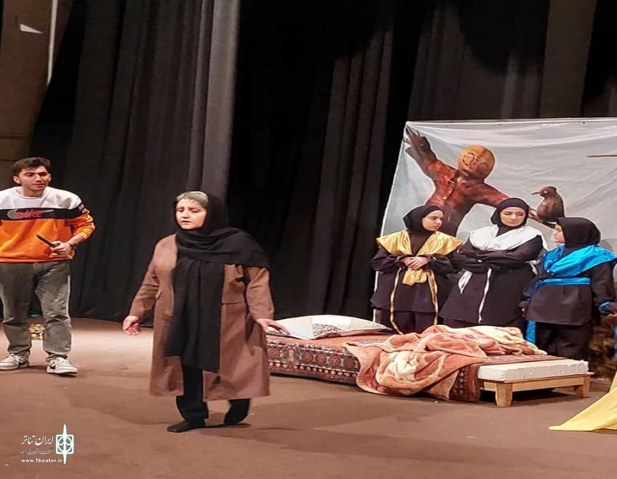 نمایش «فلوت اسرارآمیز » در سلماس به اجرا در آمد. 3