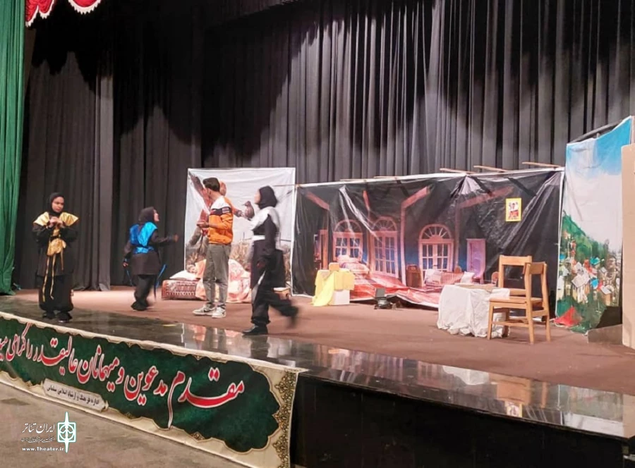 نمایش «فلوت اسرارآمیز » در سلماس به اجرا در آمد. 6