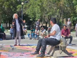 نمایش خیابانی «کد پستی» در تکاب به اجرا در آمد.
 2