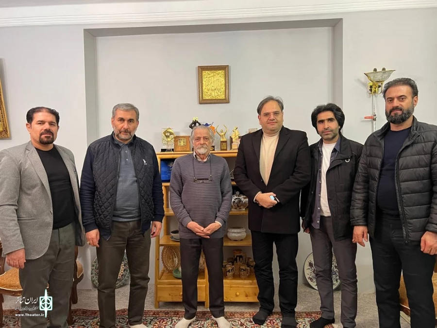 نشست صمیمی مدیر کل هنرهای نمایشی ایران با جمعی از هنرمندان تئاتر آذربایجان‌غربی برگزار شد.
 3