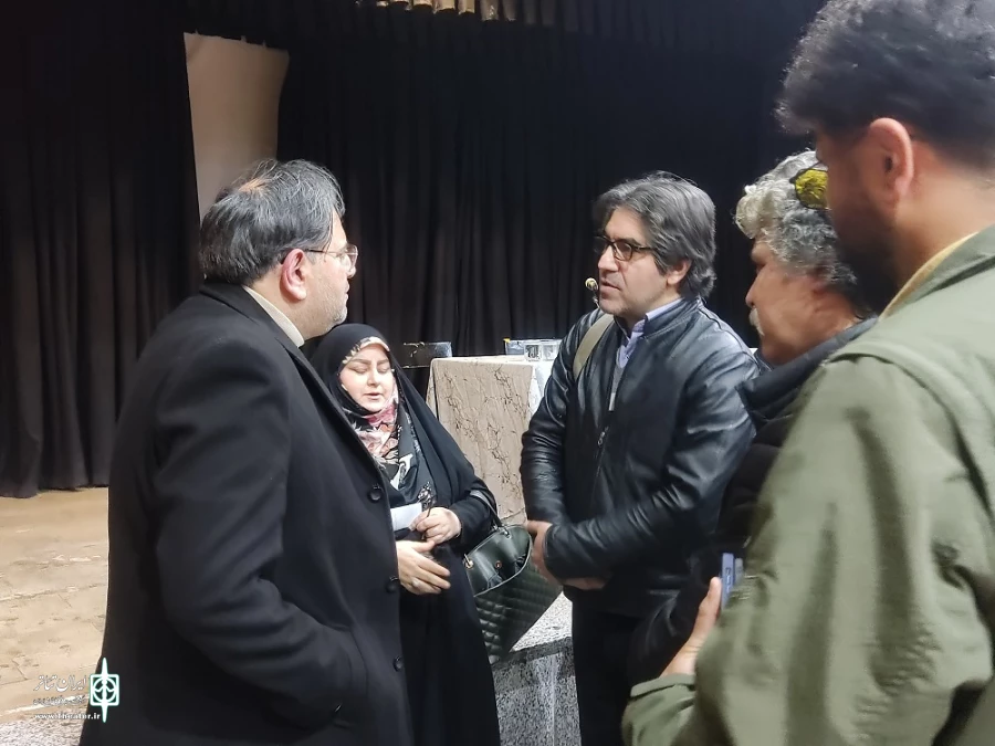 نشست صمیمی مدیر کل هنرهای نمایشی ایران با جمعی از هنرمندان تئاتر آذربایجان‌غربی برگزار شد.
 2