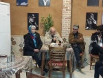 جلسه نقد و بررسی آثار اجرا شده در جشنواره با منتقدی  جمشید جهانزاده و مدیریت محمد علی مکری برگزار شد . 8