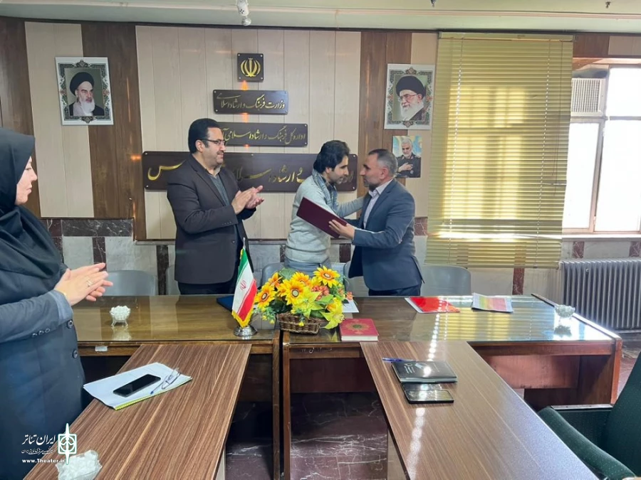 نشست مدیر عامل انجمن هنرهای نمایشی استان با هنرمندان تئاتر شهرستان سلماس برگزار شد
 3