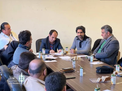 نشست مدیرعامل انجمن هنرهای نمایشی استان با هنرمندان تئاتر شهرستان اشنویه برگزار شد