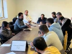 نشست مدیر عامل انجمن هنرهای نمایشی استان با هنرمندان تئاتر شهرستان اشنویه برگزار شد.
 2