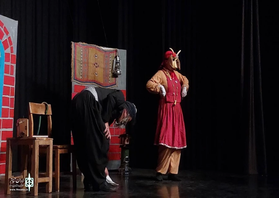 نمایش عروسکی «مام ریوی و‌ مام ئارام -عمو روباه و عمو آرام» در مهاباد به اجرا در آمد.
 2