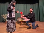 نمایش طنز «هدیه سالگرد ازدواج»در نقده به اجرا درآمد
 2