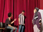 نمایش «بالستیک زخم» در شهرستان خوی به روی صحنه رفت.
 2