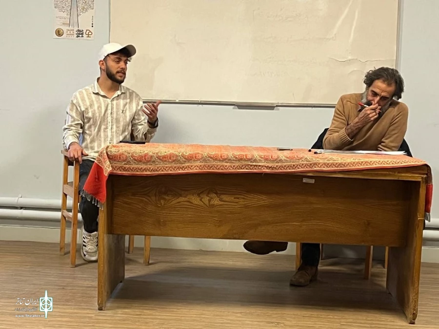 بررسی و تحلیل نمایشنامه های «کلفت‌ها» نوشته ژان ژنه و «گوریل پشمالو» نوشته یوجین اونیل در مهاباد انجام گرفت.
 2