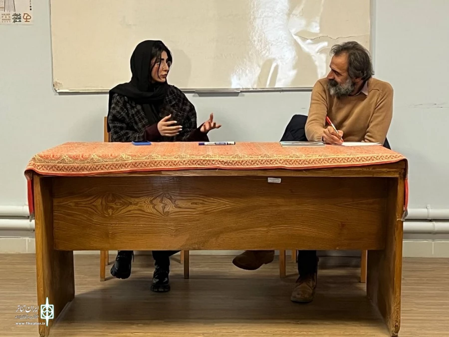 بررسی و تحلیل نمایشنامه های «کلفت‌ها» نوشته ژان ژنه و «گوریل پشمالو» نوشته یوجین اونیل در مهاباد انجام گرفت.
 2