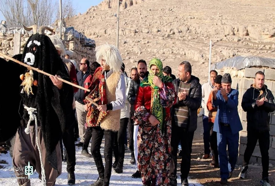 اجرای نمایش آیینی سنتی «کوسه یا کوسا گلین» در روستاهای شهرستان ماکو به اجرا در آمد.
 2