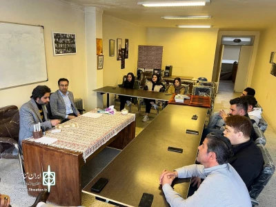 در ادامه سفرهای شهرستانی  انجمن هنرهای نمایشی استان

نشست مدیر عامل انجمن هنرهای نمایشی با جمعی از هنرمندان تئاتر شهرستان پیرانشهر