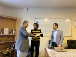 نشست مدیر عامل انجمن هنرهای نمایشی با جمعی از هنرمندان تئاتر شهرستان پیرانشهر برگزا‌ر شد.
 2