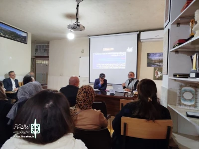 با حضور هنرمندان مهاباد

«تئاتر کاربردی و فرآیند درمانی» طی نشستی در شهرستان مهاباد بررسی شد