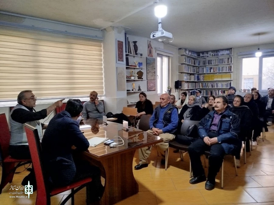 «تئاتر کاربردی و فرآیند»طی نشستی در شهرستان مهاباد بررسی شد.
 2
