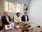  مدیر عامل انجمن هنرهای نمایشی استان نشستی را مسئولان و هنرمندان تئاتر شهرستان سردشت برگزار کرد. 2