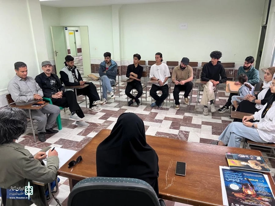 نشست مدیر عامل انجمن هنرهای نمایشی استان با جمعی از هنرمندان تئاتر شاهین‌دژ برگزار شد 4