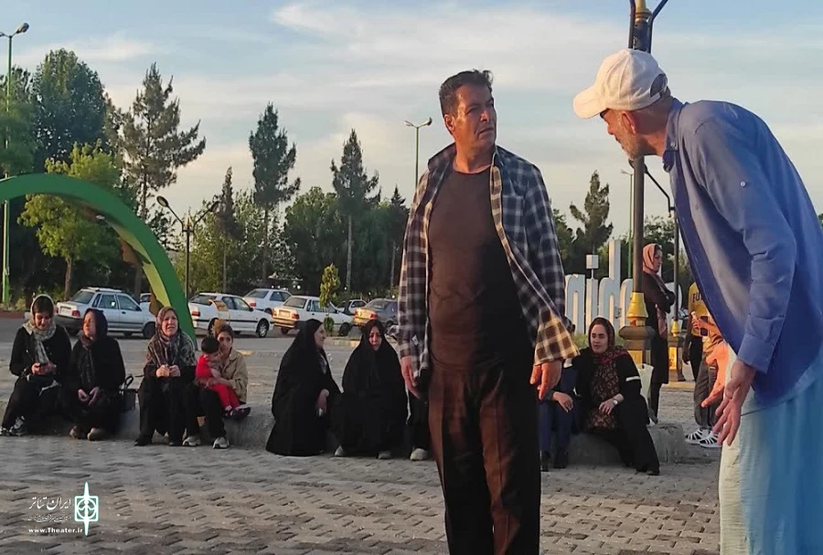  نمایش خیابانی «خاطرات سرخ » در شهرستان شاهین‌دژ به اجرا در آمد
 2