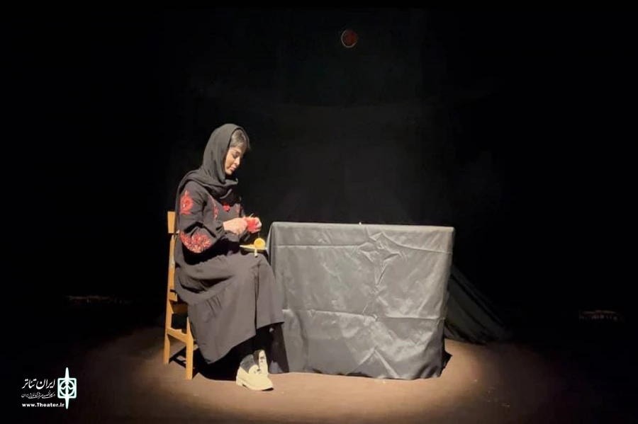 نمایش «دیوارهای نامرئی» به نویسندگی و کارگردانی محمد گلشنی در سلماس به صحنه رفت.

 2